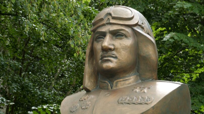 В Черняховске открыли памятник дважды Герою Советского Союза Нельсону Степаняну