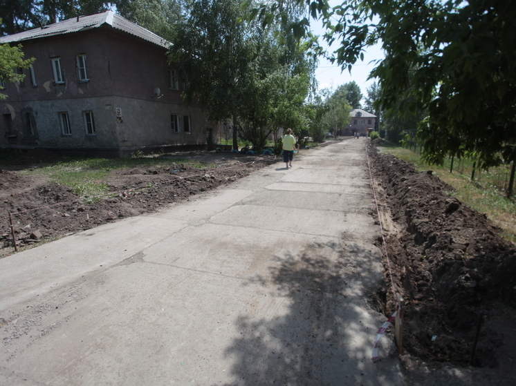 Более 8 млн рублей направлено на благоустройство дворов на улице Хилокской в Новосибирске