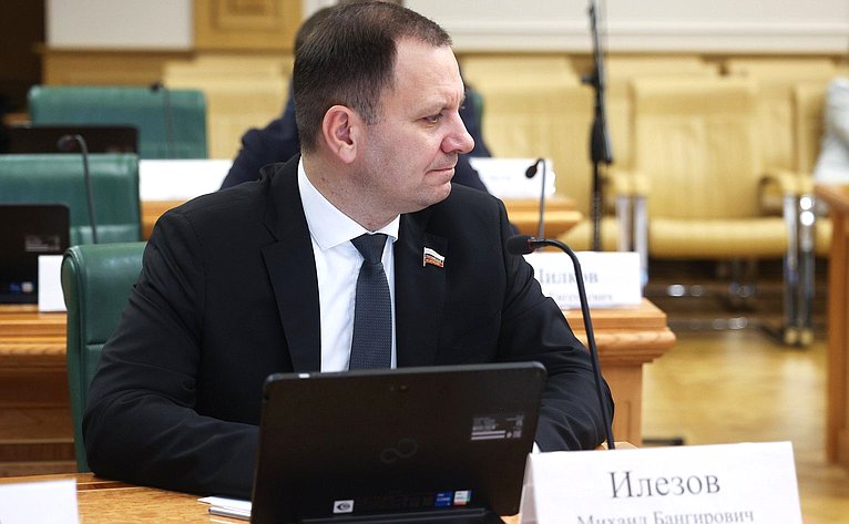 Михаил Илезов