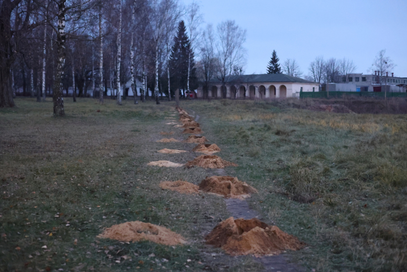 На третьем полигоне Бобруйской крепости строят забор. Реставрации быть?