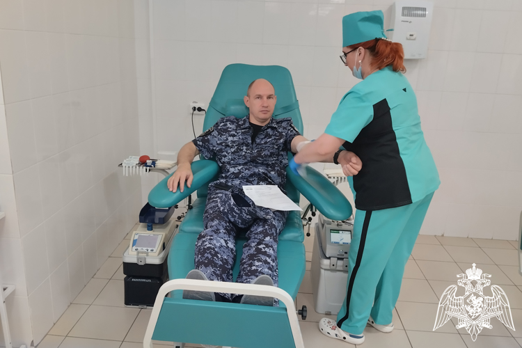 Сотрудники Росгвардии пополнили банк донорской крови медицинских учреждений в Курске