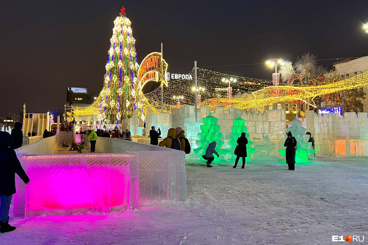 новогодняя площадь екатеринбург