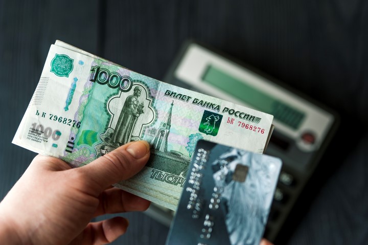 8 кредитных карт для снятия наличных в льготный период. 2024 год