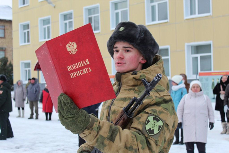 Более ста военнослужащих осеннего призыва приняли присягу в Центре подготовки личного состава Северо-Западного округа Росгвардии