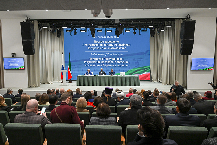 Председателя избирают из числа ее членов. Как выяснилось, в этот раз выбор оказался единогласным