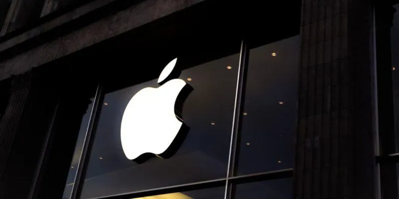 По слухам, функции искусственного интеллекта в iOS 18 будут «на устройстве» (apple logo 1713172302905)