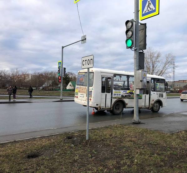 Автобус сбил девочку и женщину на Титова