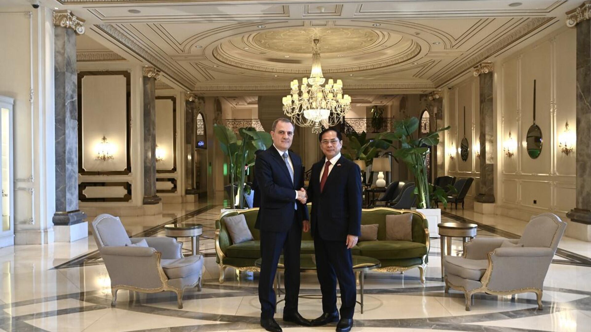 Глава МИД Азербайджана провел встречу с вьетнамским коллегой - Sputnik Азербайджан, 1920, 08.05.2025