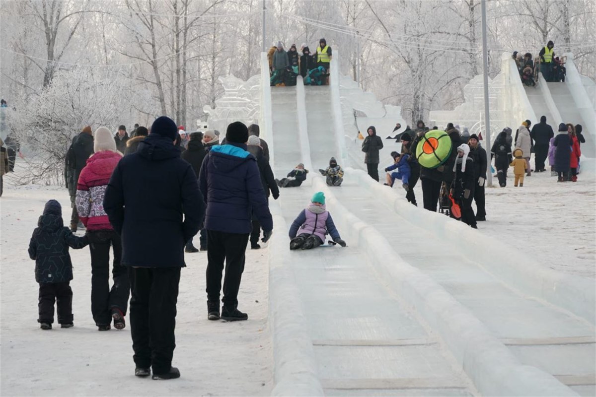 ледовый городок на набережной