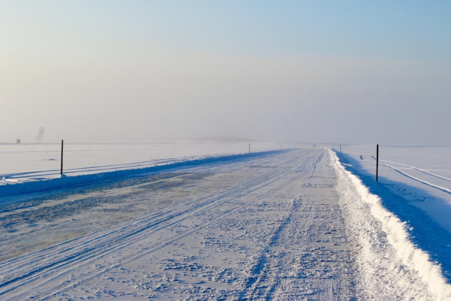 Поэтапное снижение грузоподъемности ледовых переправ и автозимников в Якутии начнется с 1 апреля