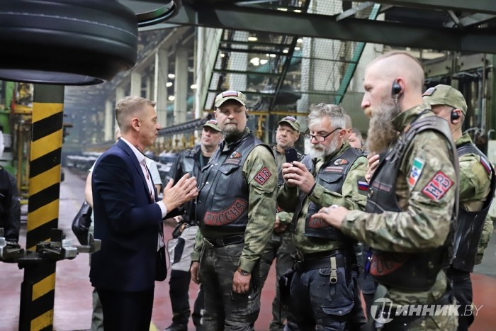 Маршрут масштабного мотопробега «Боевой путь Сибири», который организовали представители Новосибирского отделения мотоклуба «Ночные волки», пролег через «Белшину».