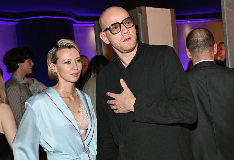 Актер Юрий Колокольников с супругой актрисой Вильмой Кутавичюте на премьере сериала «Урок»