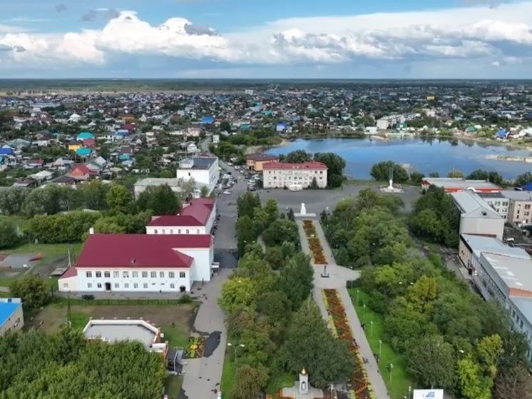 В городе Шумиха продолжаются работы по благоустройству «Хитрого рынка»