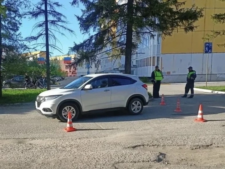 В Омске водитель иномарки насмерть сбил пешехода на улице Манякина