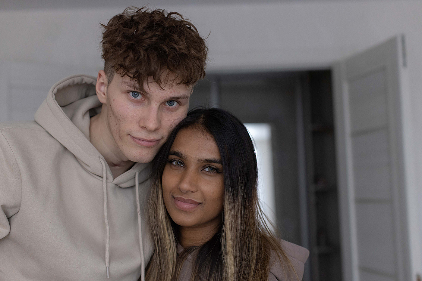 предлагают людям понюхать пробник