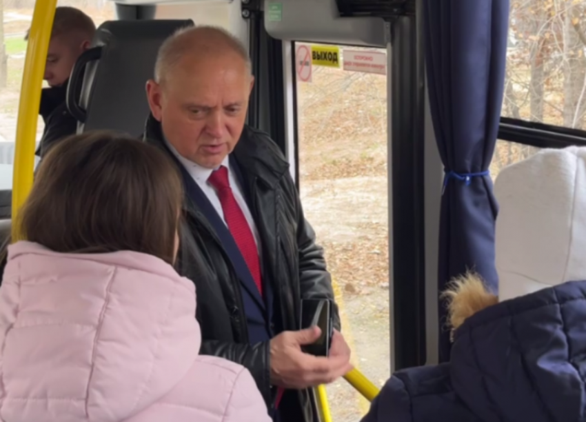 «Надо поднять и наказать»: глава Волжского твердой рукой проверил ведение благоустройства