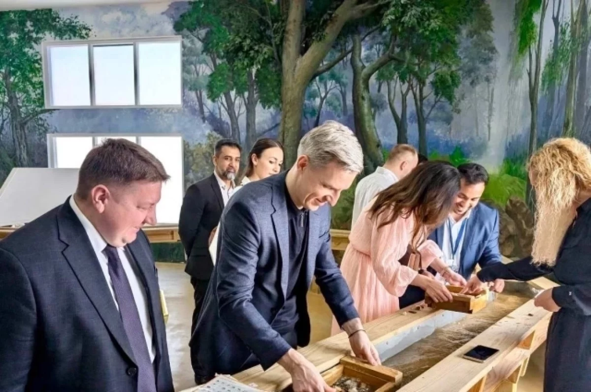 Бизнес-миссию крупных производителей региона в ОАЭ возглавил губернатор Василий Анохин.