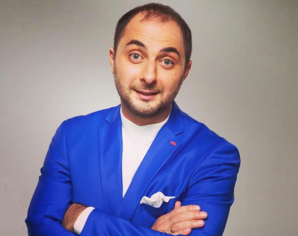 Камеди клаб демис. Демис карибидис. Демис карибидис бизнес. Демис карибидис бизнес. Демис карибидис 2020.