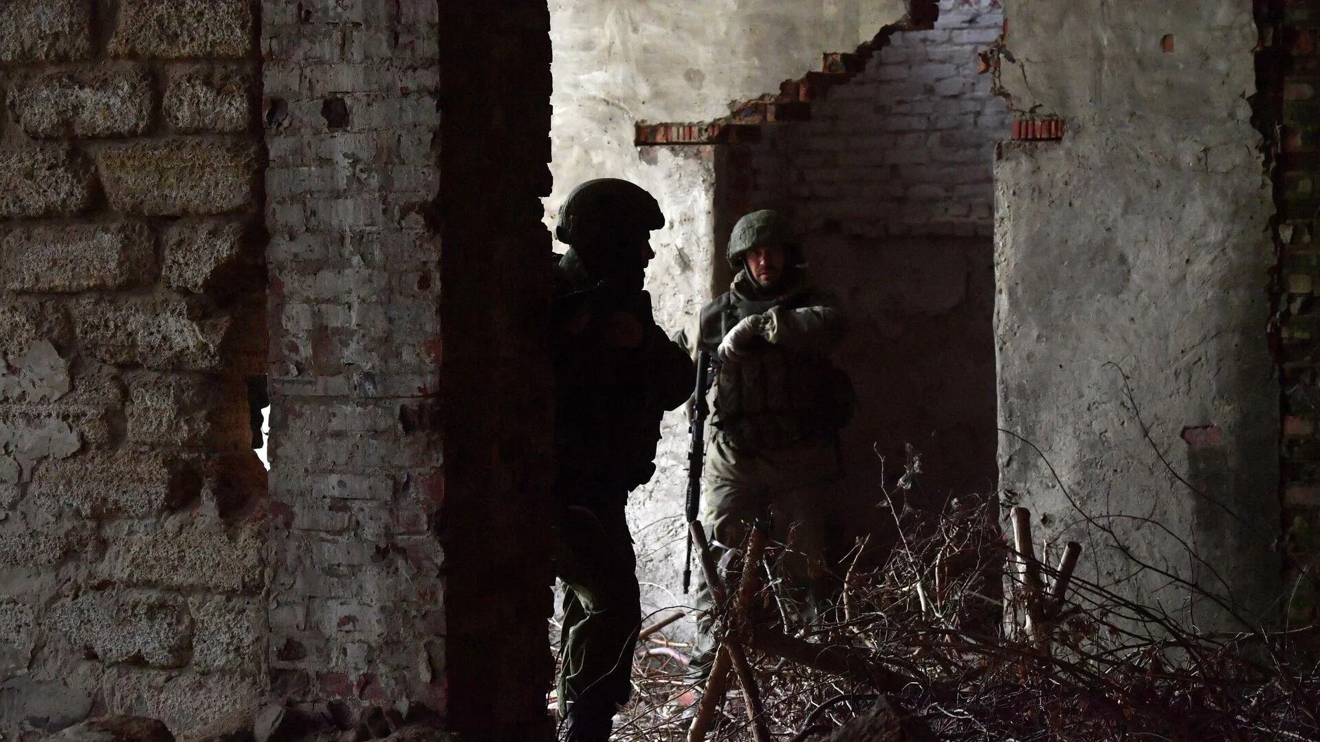 Штурм угледара 2022. Штурм угледара 2022. Разбитая колонна под угледаром 10. Штурм угледара 2022. Бои в артемовске 2023.