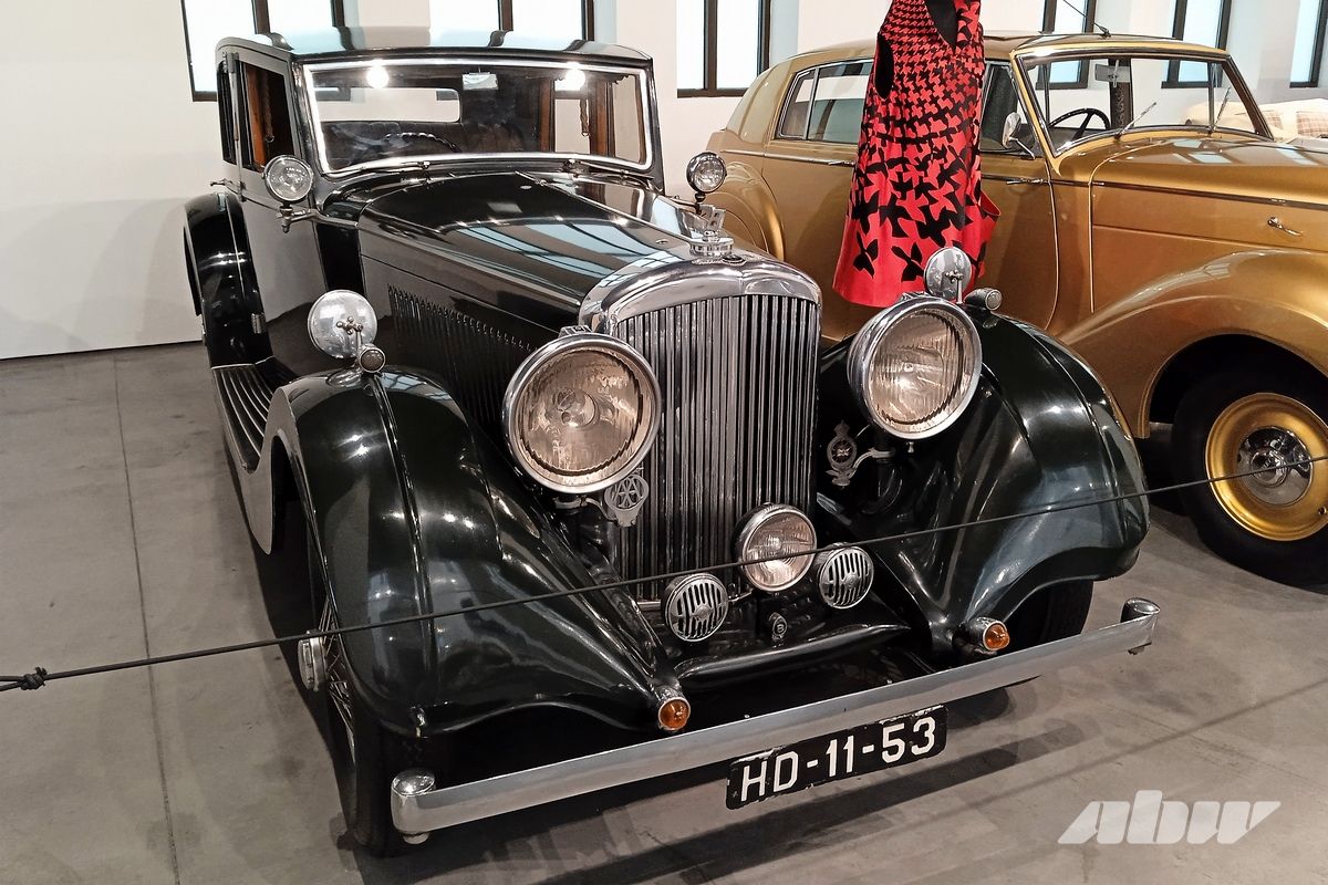 Стиль, мода и ретроавтомобили музея в испанской Малаге: часть вторая