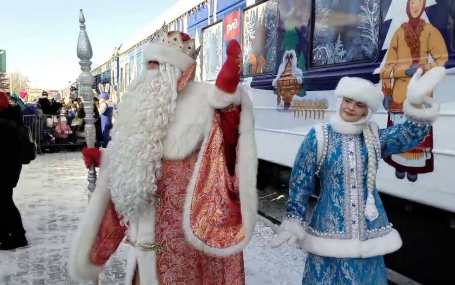 Поезд Деда Мороза привез в Благовещенск Новый год