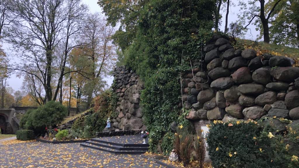 УХОДЯЩАЯ ОСЕНЬ В ПАРКЕ КРЕТИНГИ