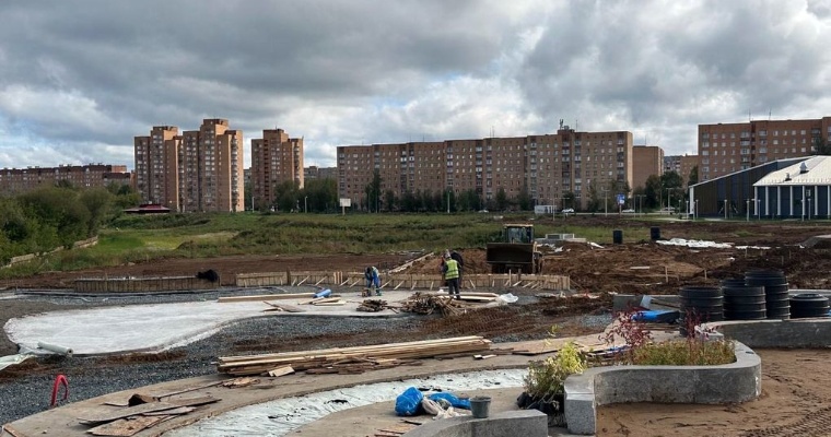 В экстрим-парке Глазова начали строить инфраструктуру для трюков