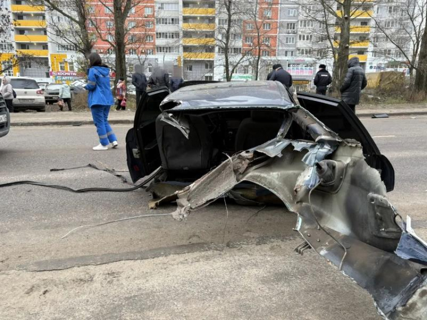 Что осталось от разорванной Audi после смертельного ДТП в Воронеже 