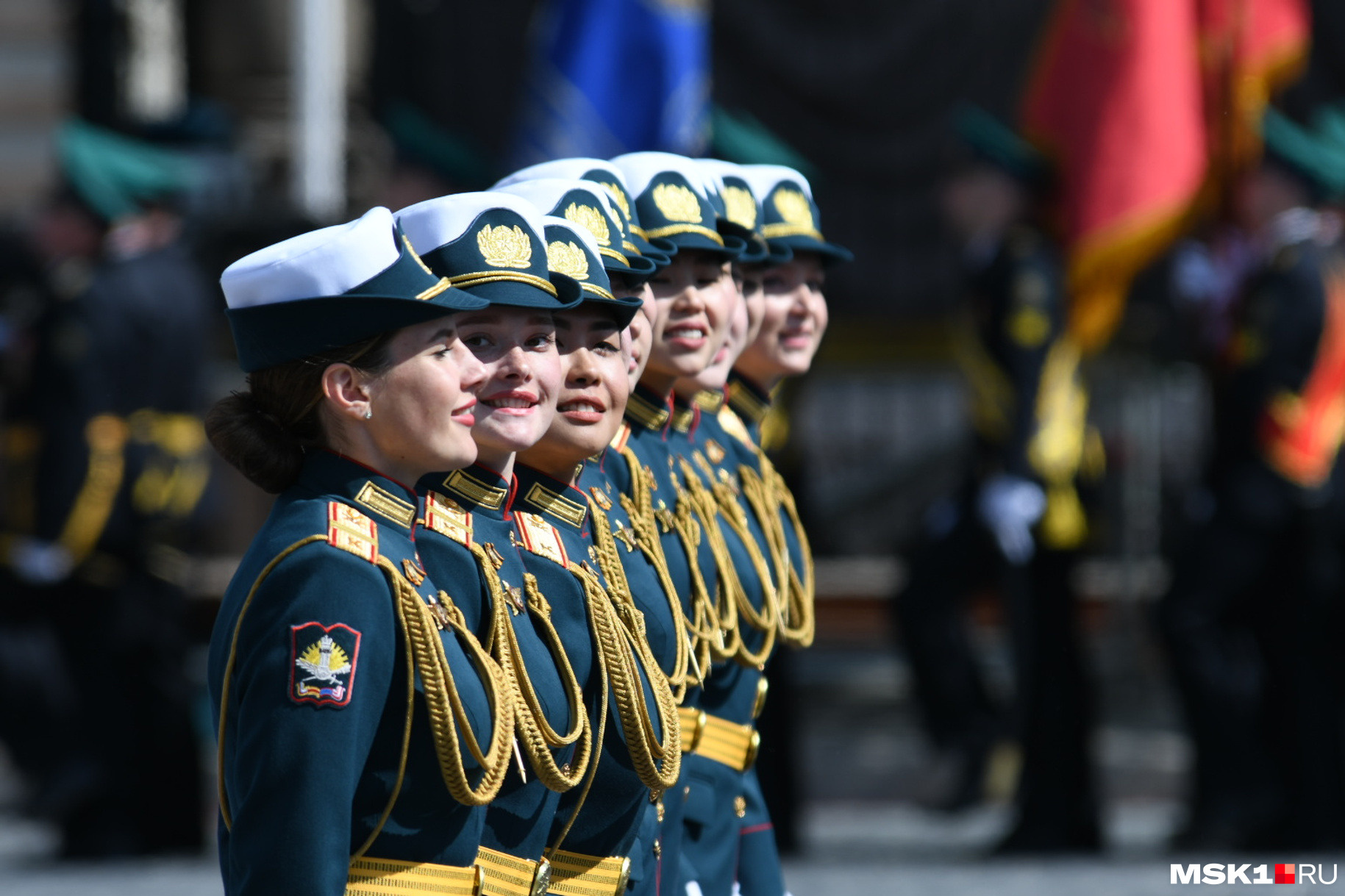 Были ли парады 9 мая. Женские войска на параде. Парад на красной площади. Парад 2023. Парад Победы женщины военнослужащие.