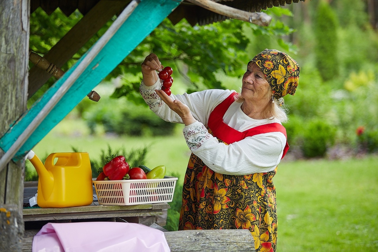 Баба таня. Картинка я за городом летняя. 70 Летняя модель. Баба Таня Ялуторовск.