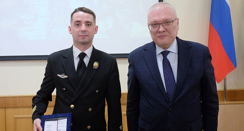 Кировские пилоты посадили неисправный самолет с пожарными на борту