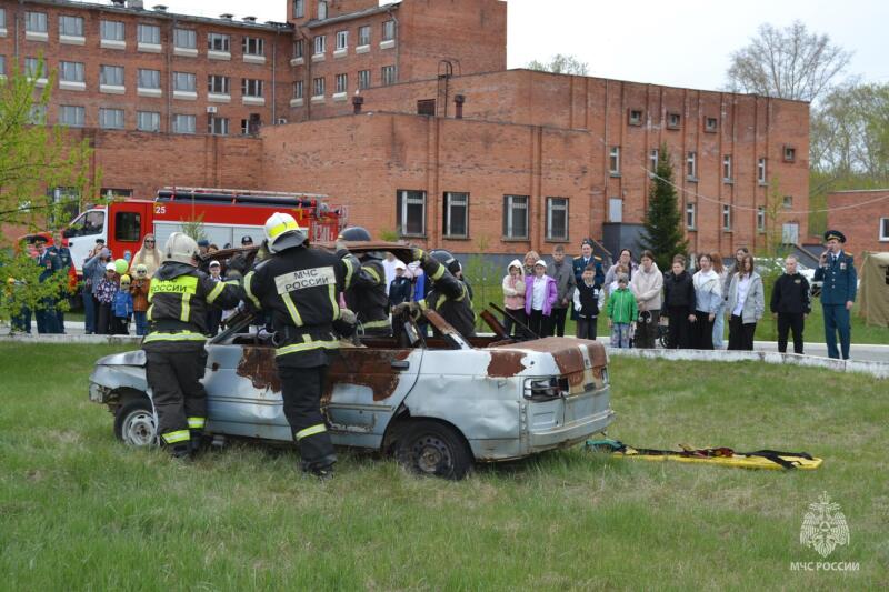 В Озёрске прошёл показ техники. Мероприятие посвятили 377-летию пожарной охраны России и Дню Победы