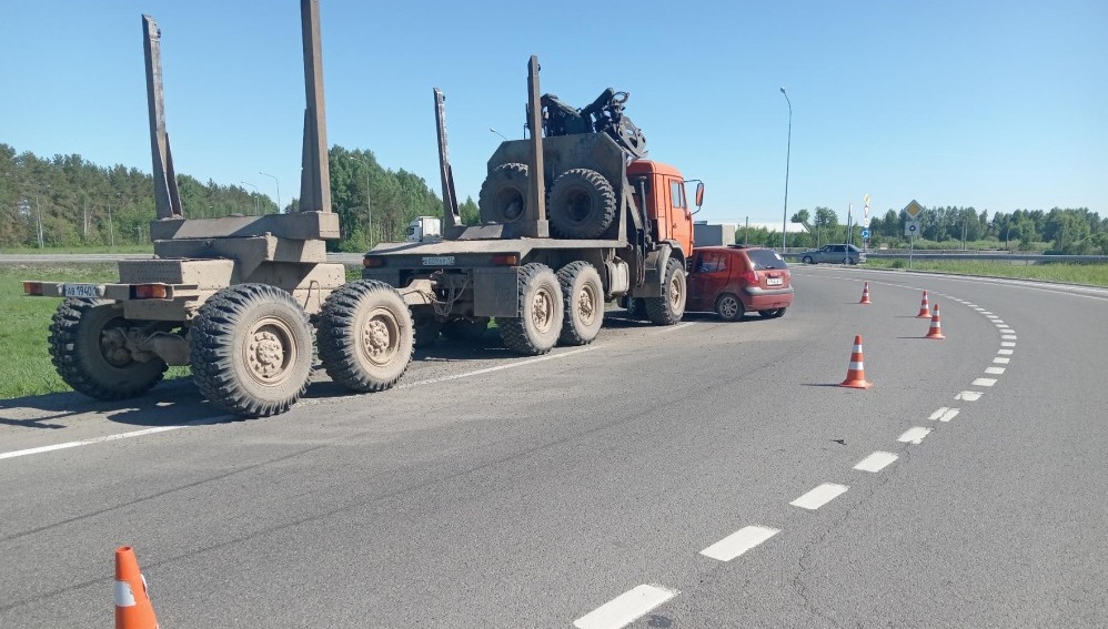 Женщина на иномарке не уступила дорогу КамАЗу на трассе Йошкар-Ола – Зеленодольск