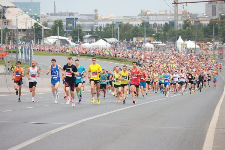 Бег в казани. Бег в казани. Тимерман казанский марафон 2024. Казанский национальный полумарафон. Экспо казанский марафон 2024.