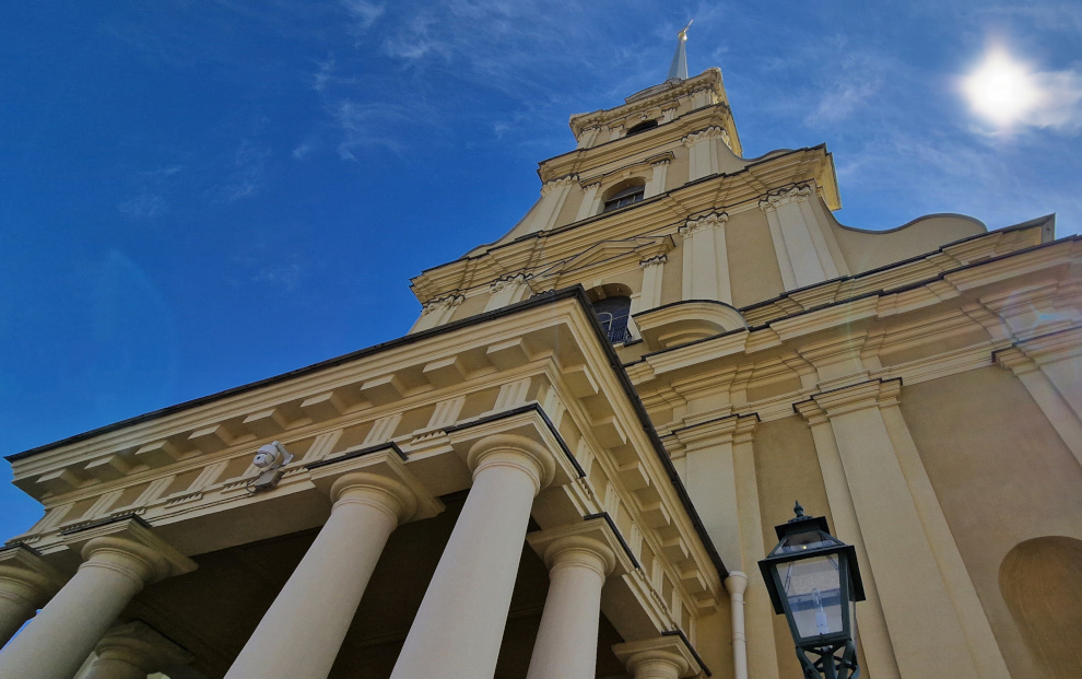 Петра и Павла храм Севастополь фронтон