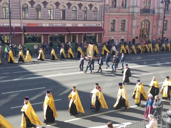 Александр Невский крестный ход