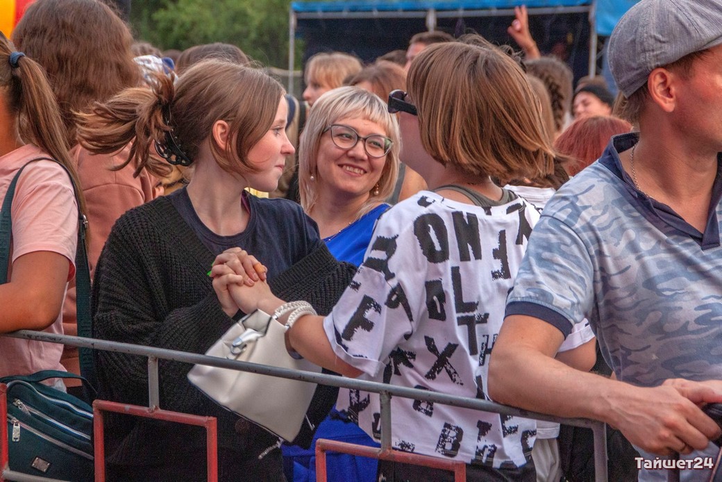 Концерт дню металлурга. День металлурга праздник. День металлурга 2023. Крылья Тайшет иколо.