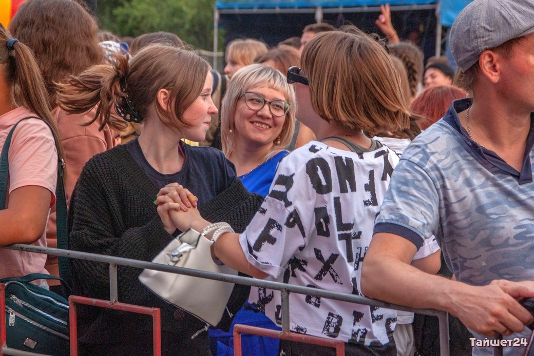 День металлурга красноярск. День металлурга праздник. День металлурга 2023. Крылья Тайшет иколо.