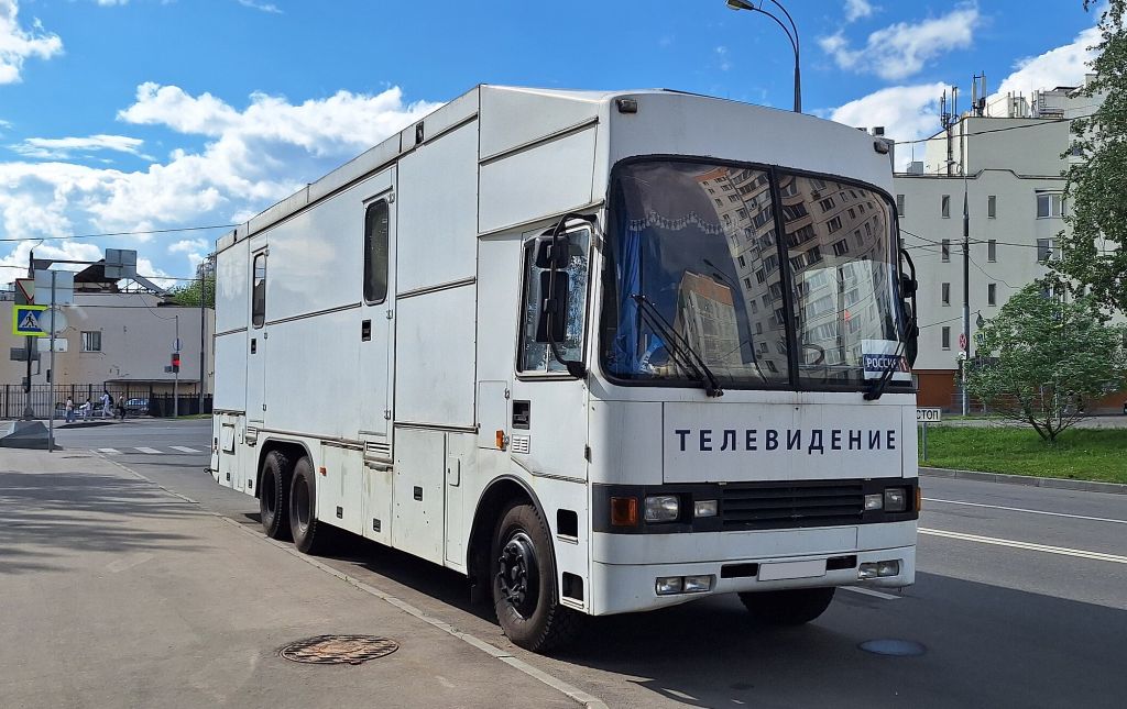 KamAZ-Ajokki_white_colored_(front_view).jpg