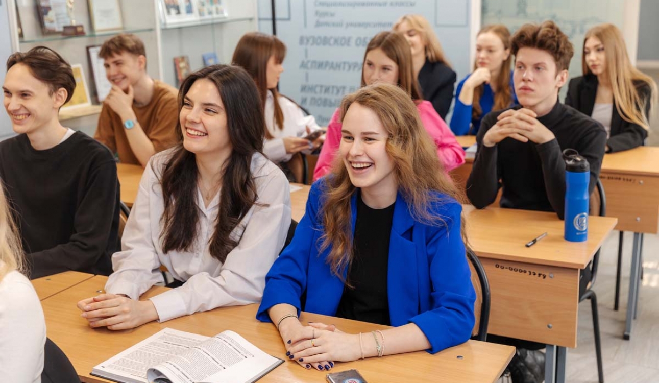 После 11 класса в колледж очно. СПБТУИЭ университет.
