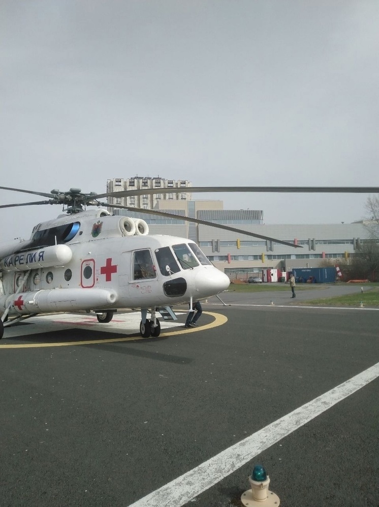 Жителя Карелии, обварившего кипятком полтела, отправили вертолетом в Петербург