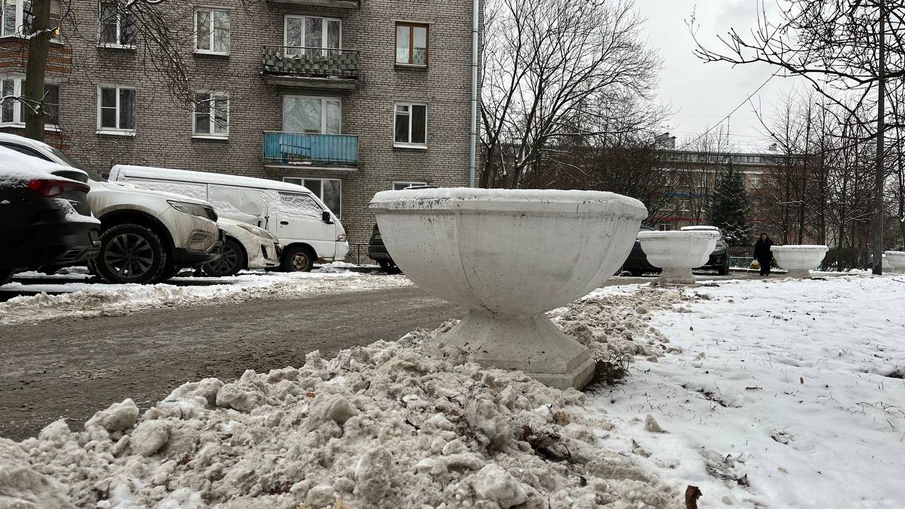 Прокуратура потребовала возместить моральный вред пенсионерке за падение на скользком тротуаре