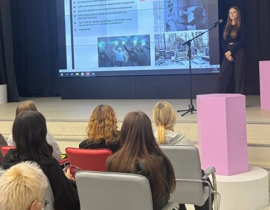 Сотрудники Управления Министерства юстиции Российской Федерации по Вологодской области продолжают проводить информационно-просветительские мероприятия, направленные на предупреждение проявлений терроризма и экстремизма среди несовершеннолетних (15.10.2025) Фото 1