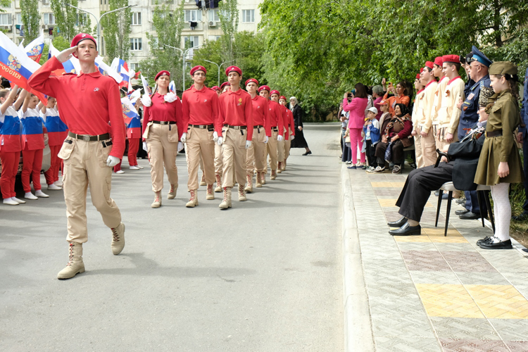 Росгвардейцы поддержали акцию «Парад у дома ветерана» в Дагестане