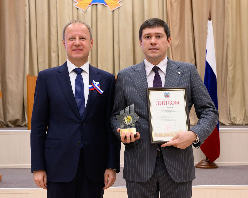 Виктор Томенко, губернатор Алтайского края и Артем Шамков, генеральный директор ООО «Барнаульский завод АТИ»