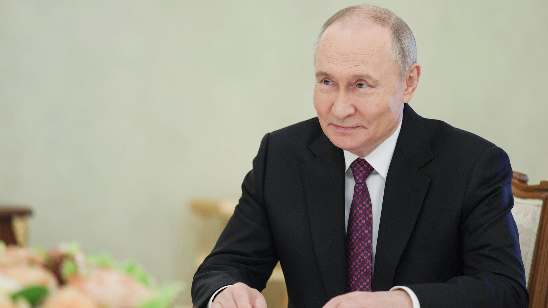 Путин поздравил патриарха Кирилла с Днем Победы