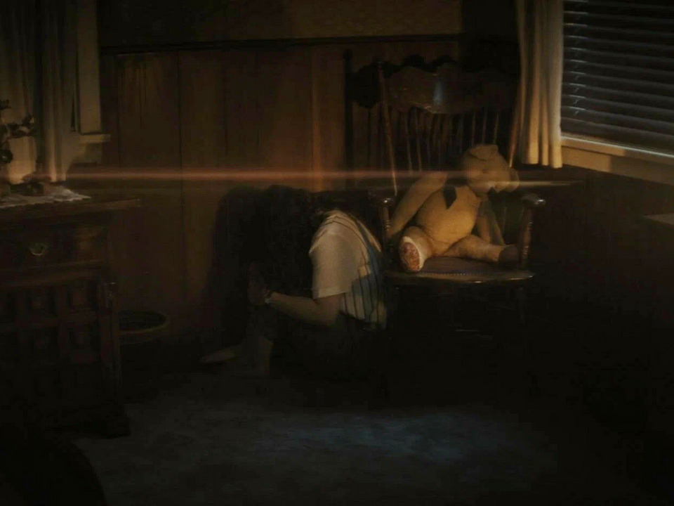 Кадр из фильма «Заклятие 4: Последний обряд». Режиссер Майкл Чавес. 2025 год