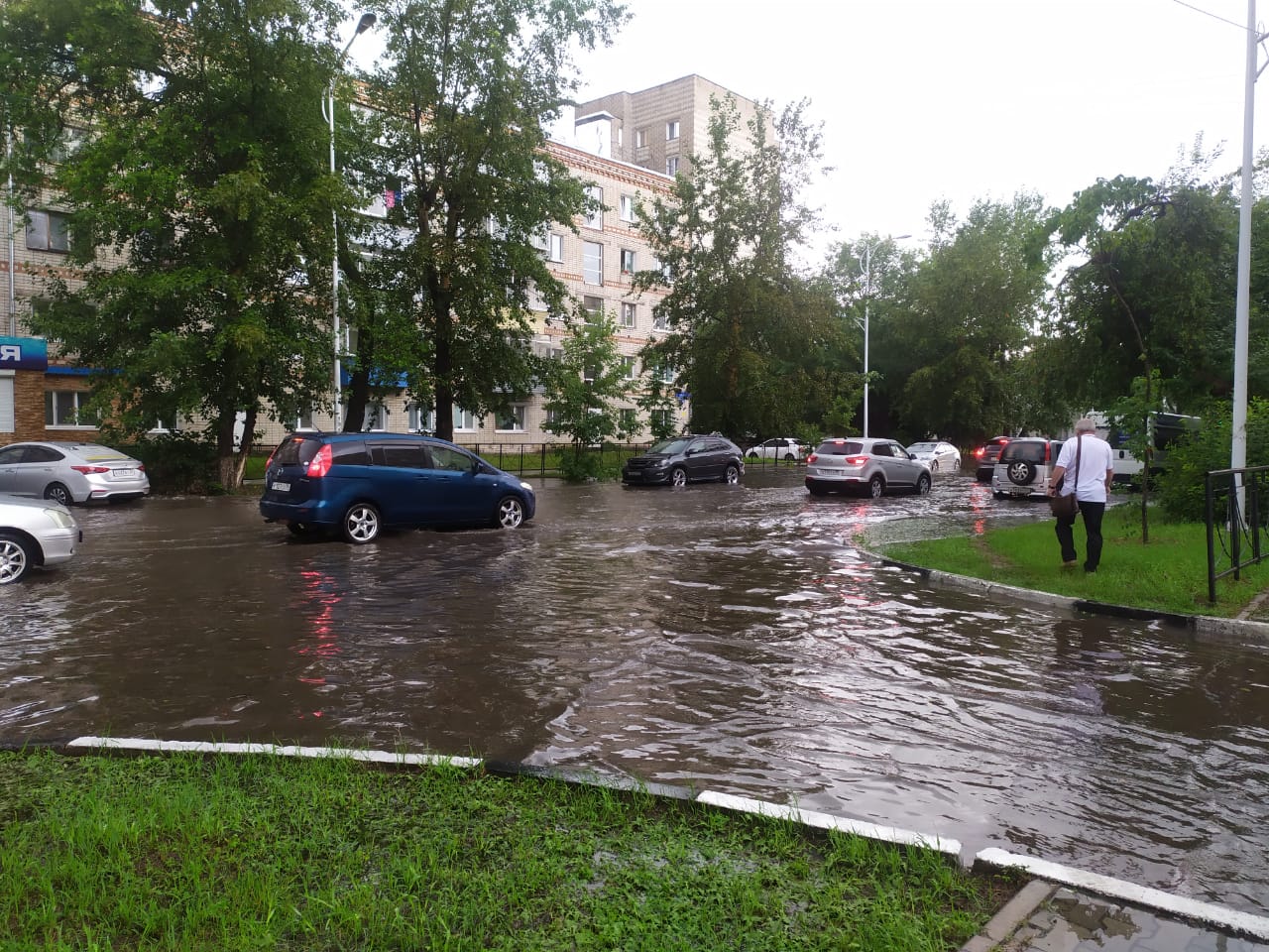 На улицы ливень. Улицы после дождя. Ливень. Ливень в городе. Сильный ливень.