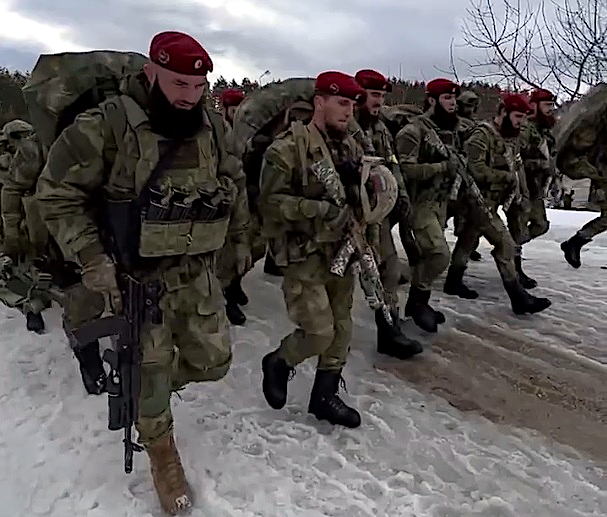 Отряд марш. Отряд военных. Чеченский спецназ на Украине. Армия Чечни. Чеченцы военные.