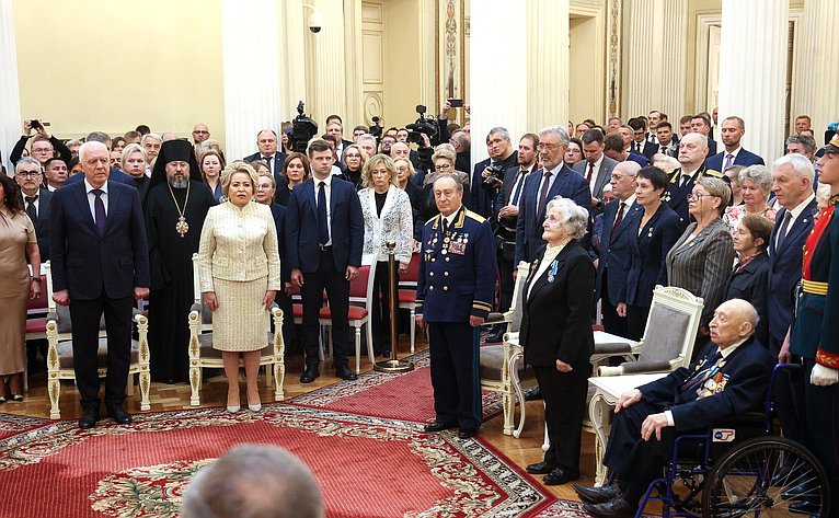 Валентина Матвиенко приняла участие в церемонии вручения знаков отличия «Почетный гражданин Санкт-Петербурга» в Мариинском дворце, посвященных Дню Санкт-Петербурга